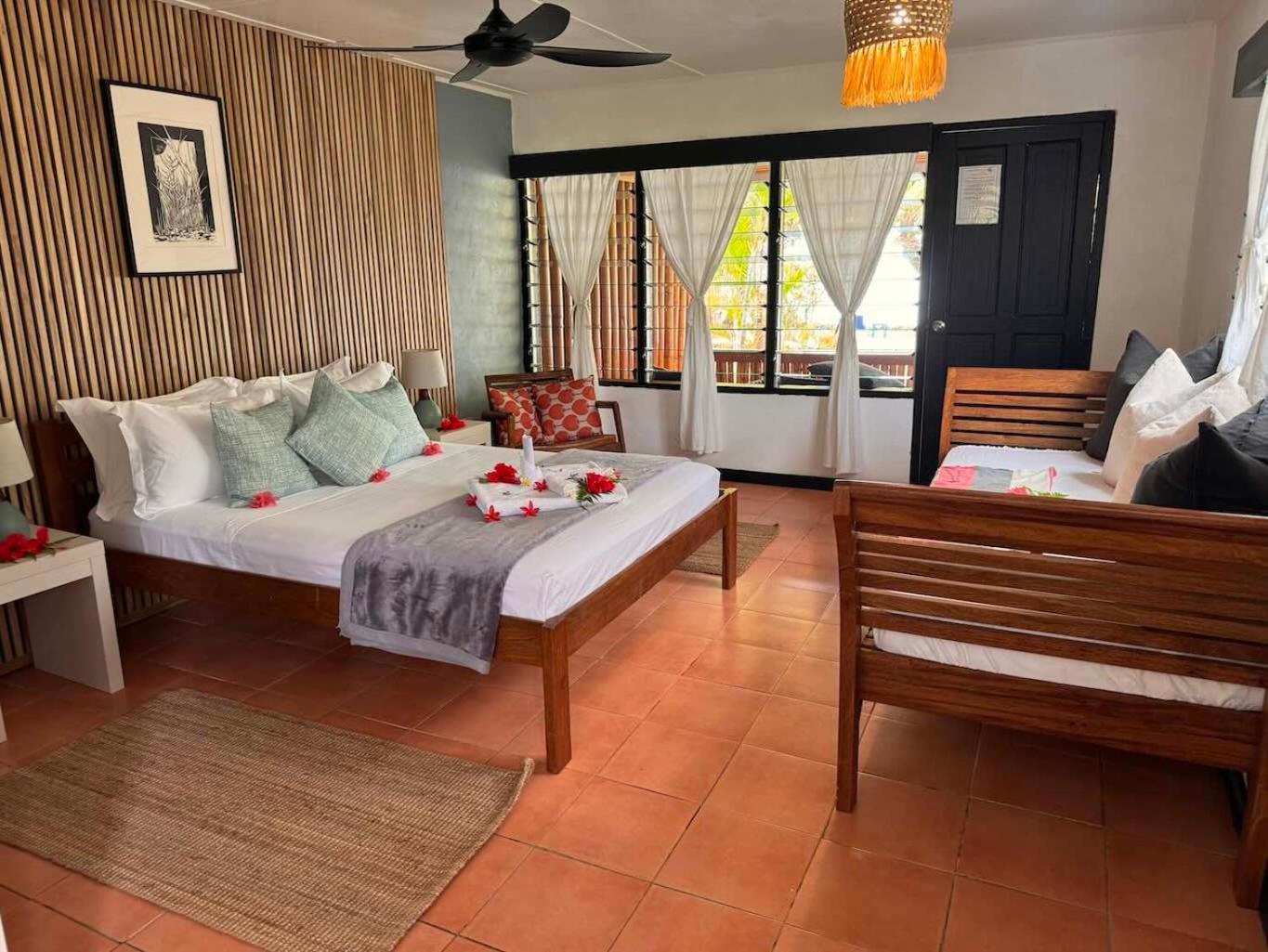 Turtle Bay Lodge Luganville Exterior photo